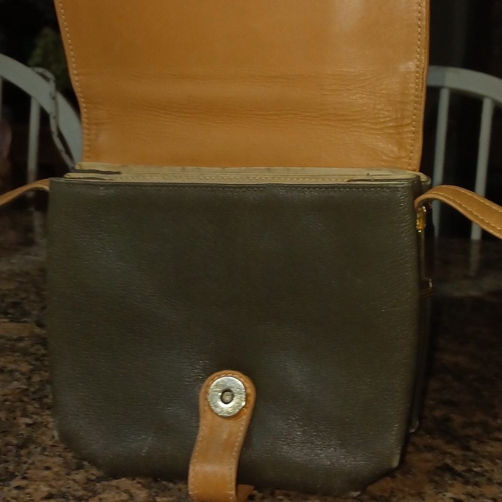 Gucci  Plus Vintage Leather Crossbody Messenger Bag. Accepting offers! - Picture 6 of 16